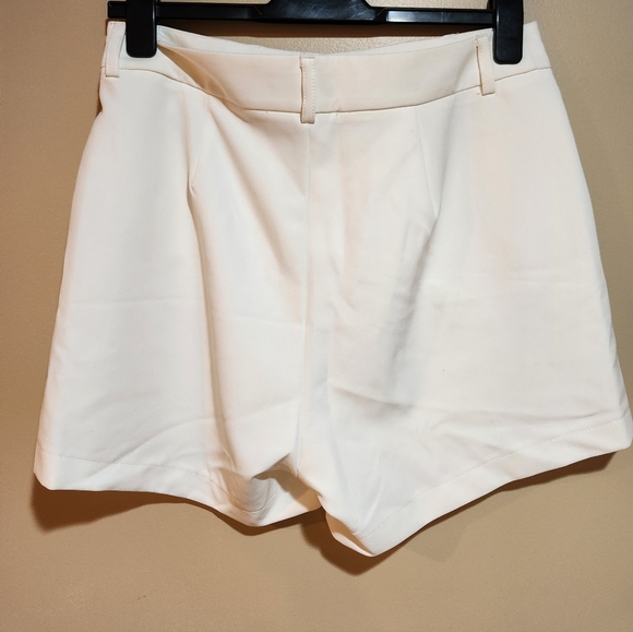 High waisted shorts - Picture 2 of 3